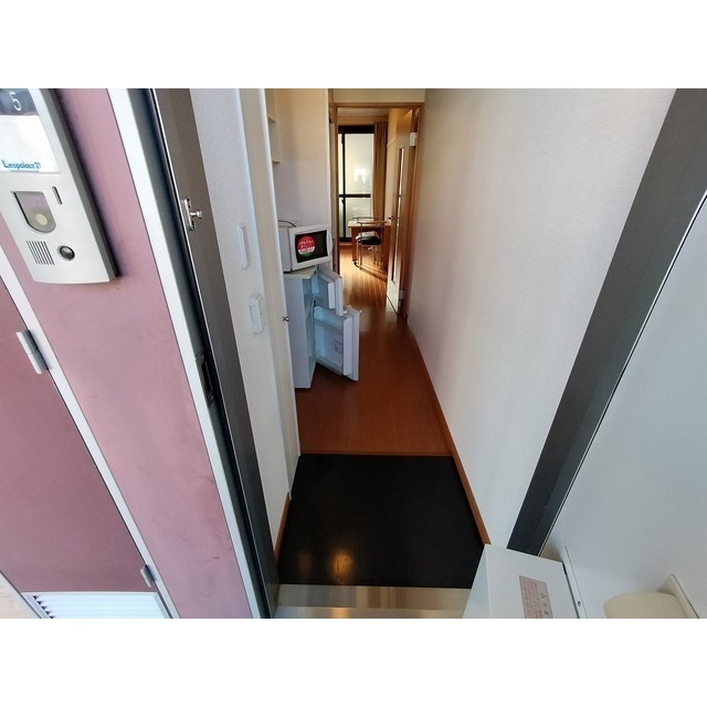 玄関　※同仕様の部屋の画像となります。