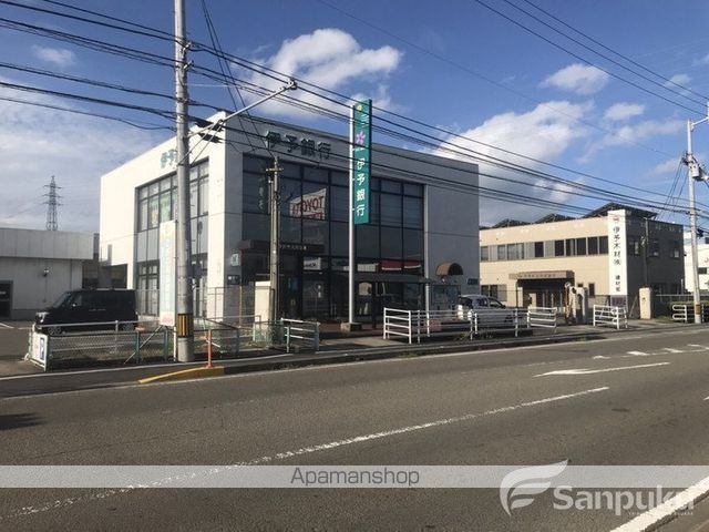 銀行　伊予銀行高岡支店（銀行）まで1290m