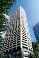 建物外観　鉄筋コンクリート造のがっちりとした建物。