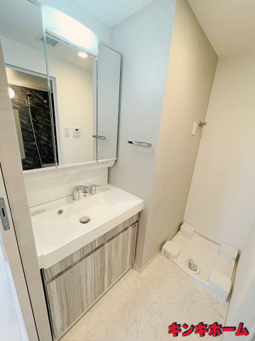 洗面設備　写真は別のお部屋です。（現況を優先してください）