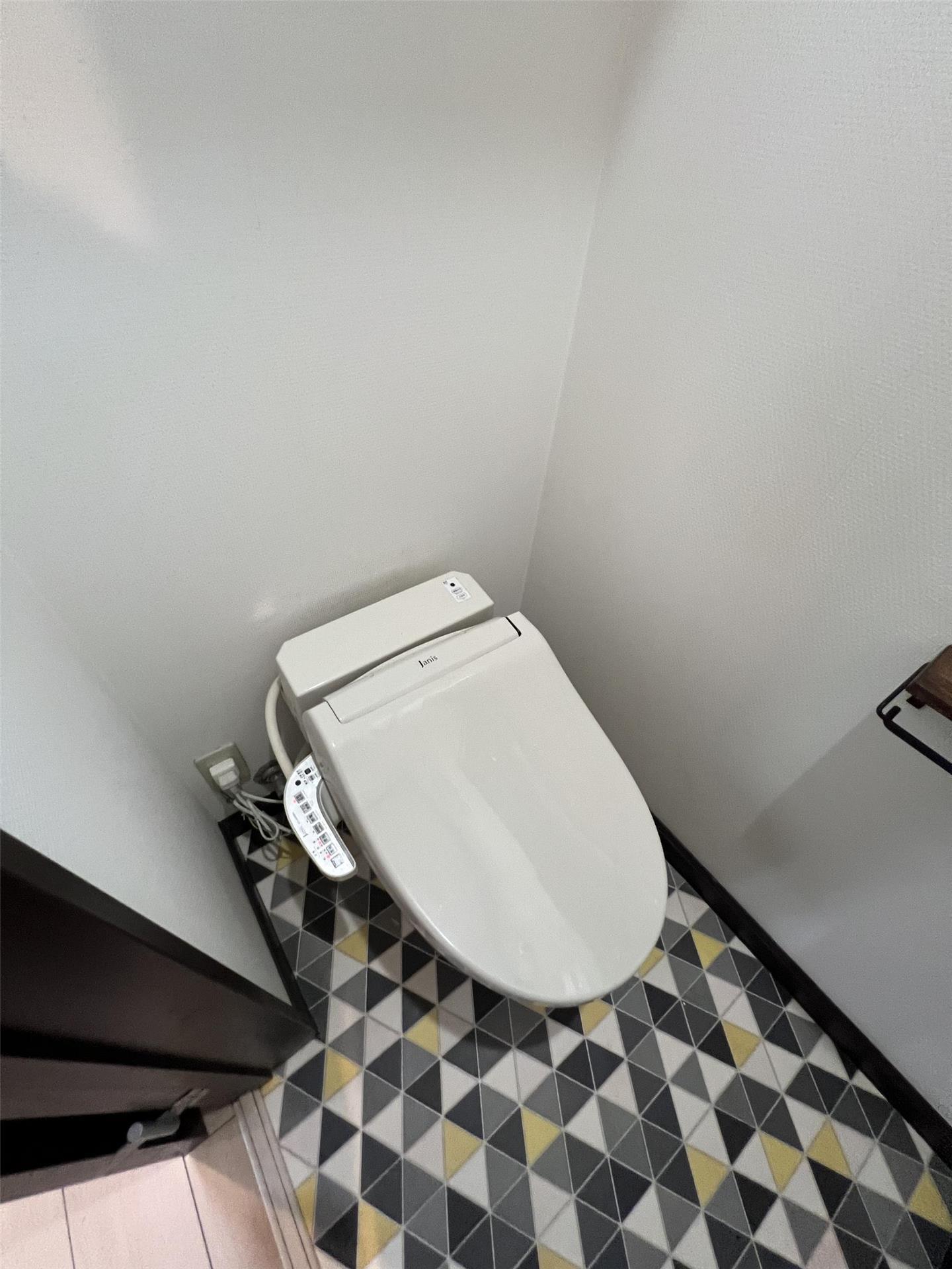 横浜市中区山手町戸建のトイレ写真