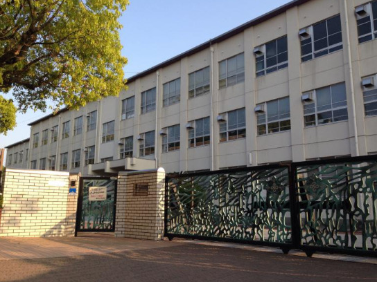 中学校　名古屋市立御幸山中学校（中学校）まで470m