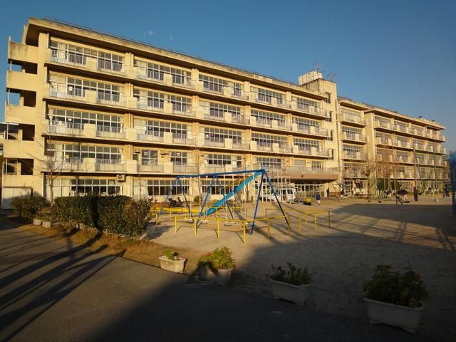 小学校　殿平賀小学校（小学校）まで630m