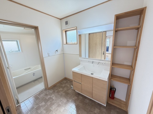 洗面設備　別部屋参考写真です