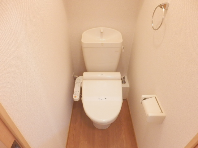 その他　温水便座付きです。