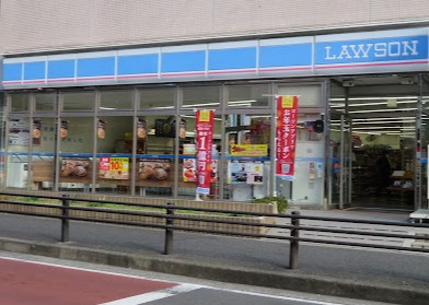 コンビニ　ローソン 戸塚駅東口店（コンビニ）まで246m