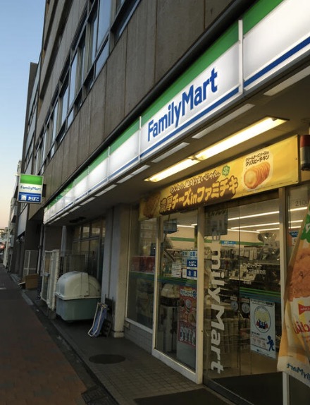 コンビニ　ファミリーマートサンズ田端新町店（コンビニ）まで108m