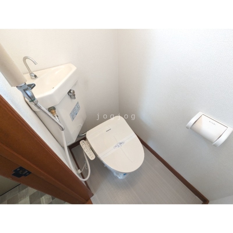 トイレ　温水洗浄便座付き