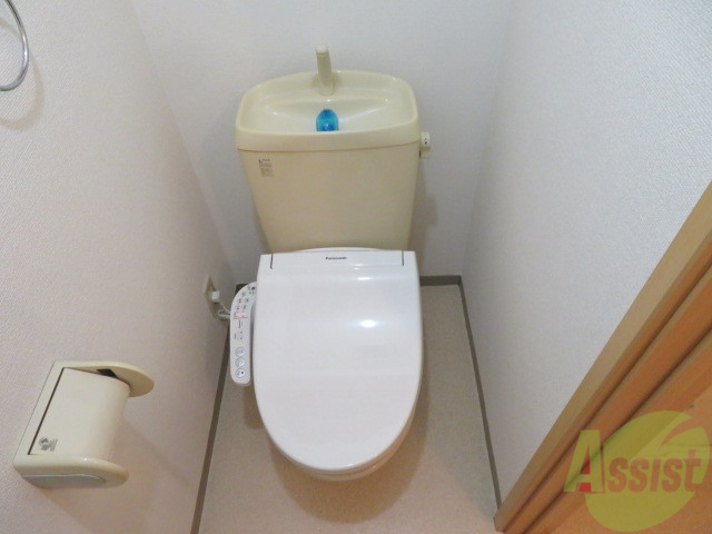 トイレ　トイレはウォシュレット付きになっております。
