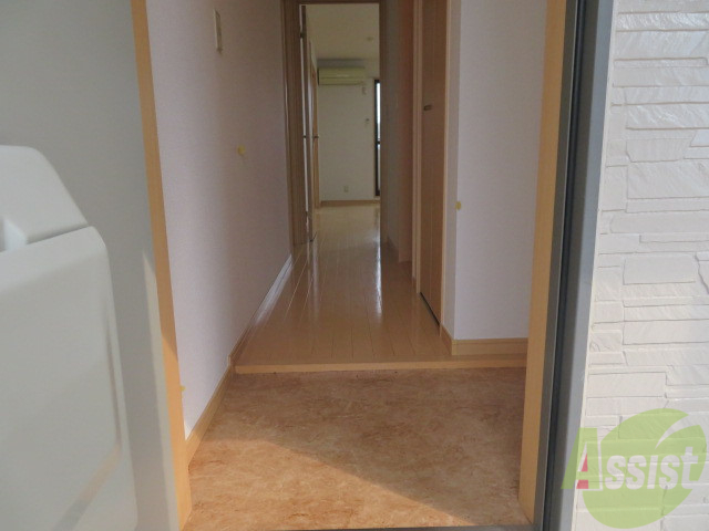 玄関　玄関を開けての目線となります。動線になります。