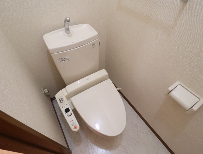 トイレ　温水洗浄暖房便座