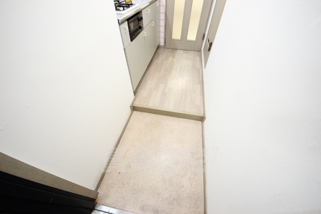 近鉄奈良線 生駒駅 徒歩5分 5階建 築31年の玄関写真