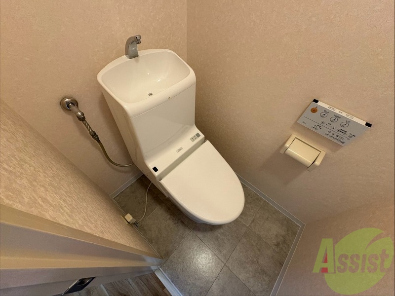 トイレ　こちらはトイレです。清潔感があり、安心して使用できます。