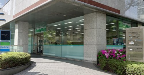 コンビニ　ファミリーマート 堂島浜店（コンビニ）まで769m