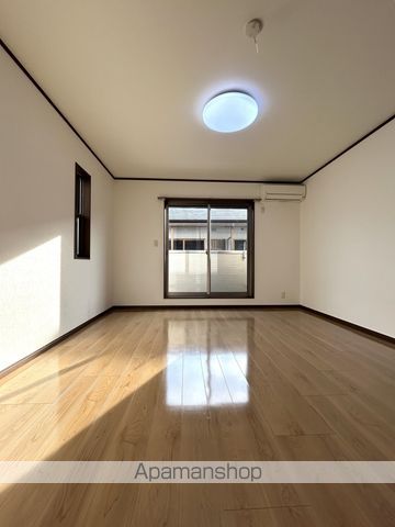 B’s garden Higashikaizukaの居間写真