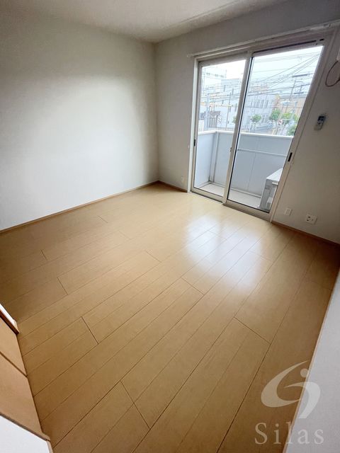 メゾンドールKASAの居間写真