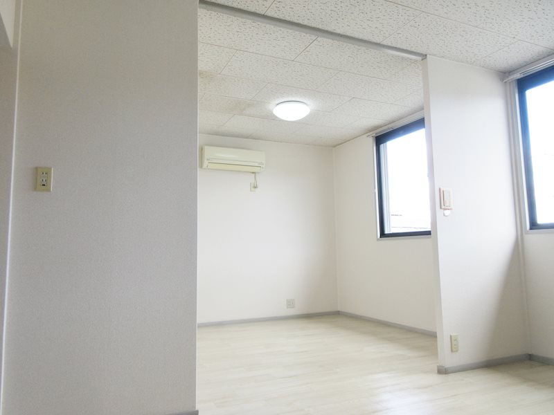 ファミールぼだいじの居間写真