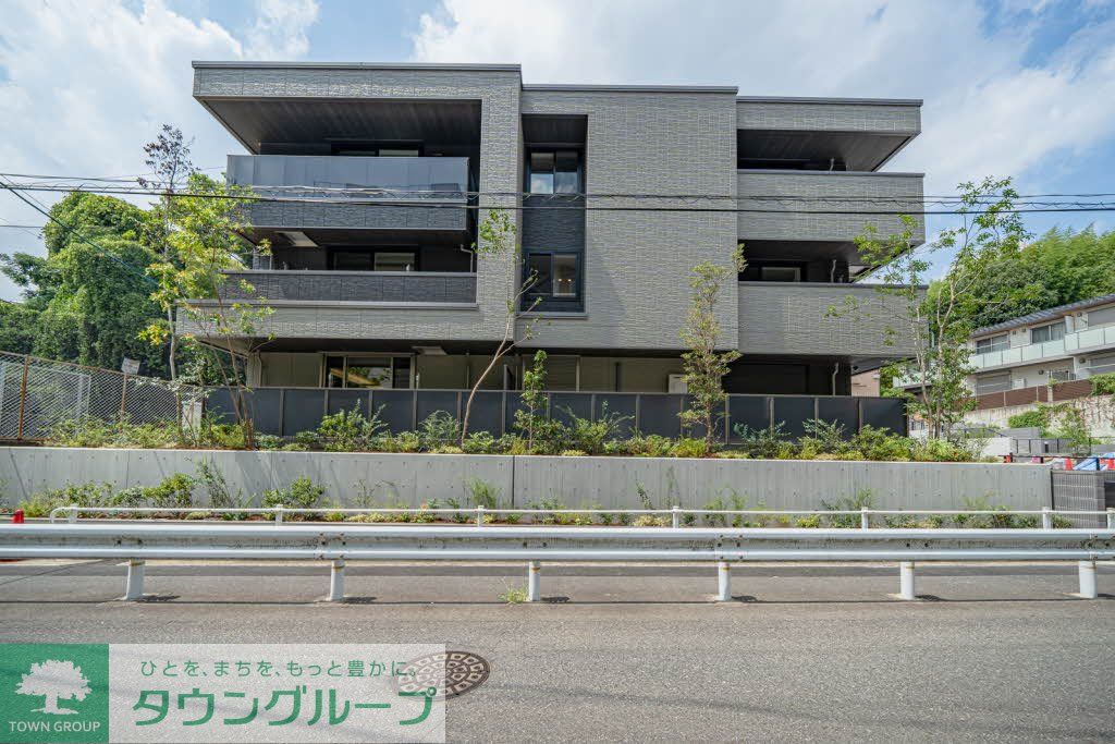建物外観　駐車場