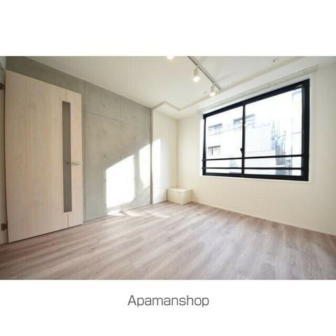アバンティア北新宿の居間写真
