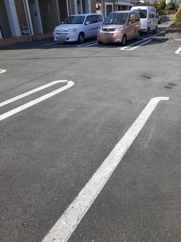駐車場　駐車場があるので、車を買う予定の方も安心です