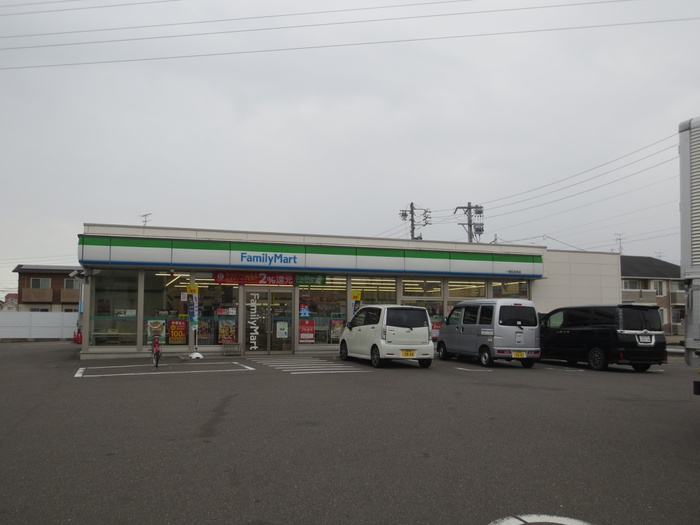 コンビニ　ファミリーマート一宮伝法寺店（コンビニ）まで497m