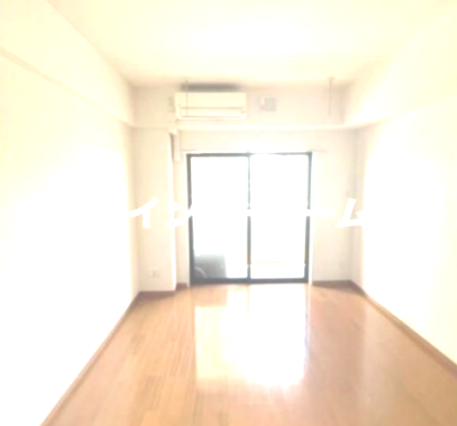 ＪＲ総武線 船橋駅 徒歩13分 11階建 築19年の居間写真