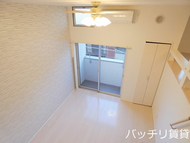 バルコニー　別号室タイプの為、現状を優先致します。