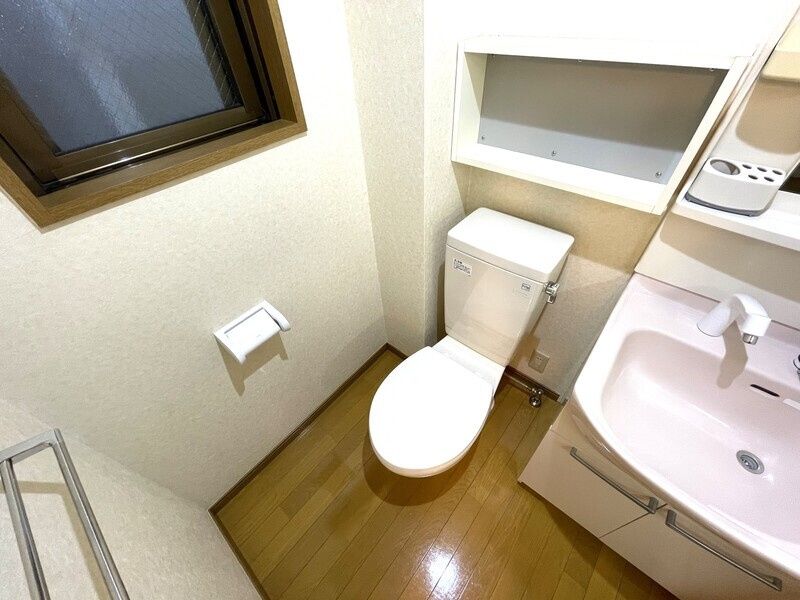 トイレ　別部屋の参考写真です。
