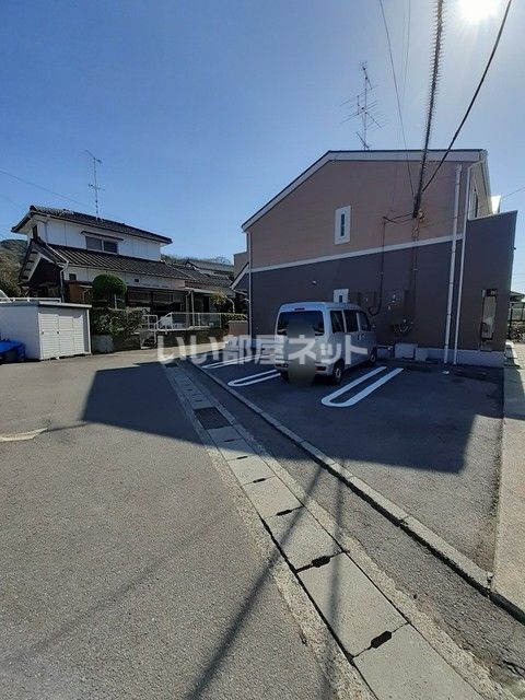 【新居浜市楠崎のアパートの駐車場】