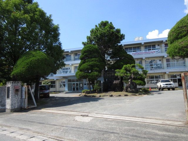 【サンリバー田隈の小学校】