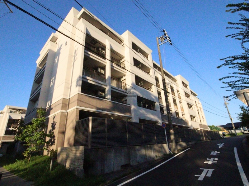 名古屋市千種区星ケ丘のマンションの建物外観