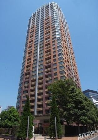 青山パークタワーの建物外観