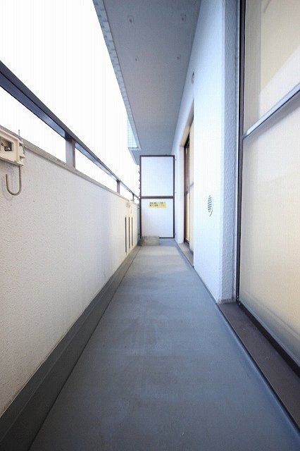 バルコニー　同物件別号室の写真