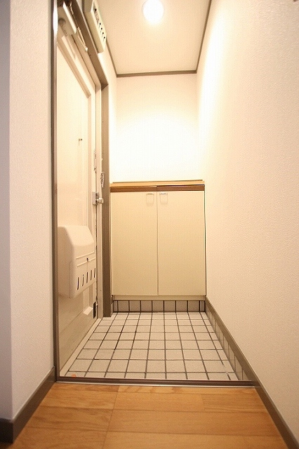 玄関　同物件別号室の写真