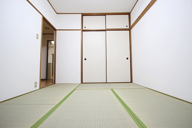 居室・リビング　同物件別号室の写真