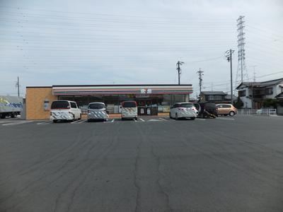 コンビニ　セブンイレブン（コンビニ）まで230m