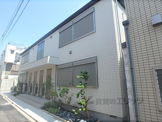 京都市下京区中堂寺北町のマンションの建物外観
