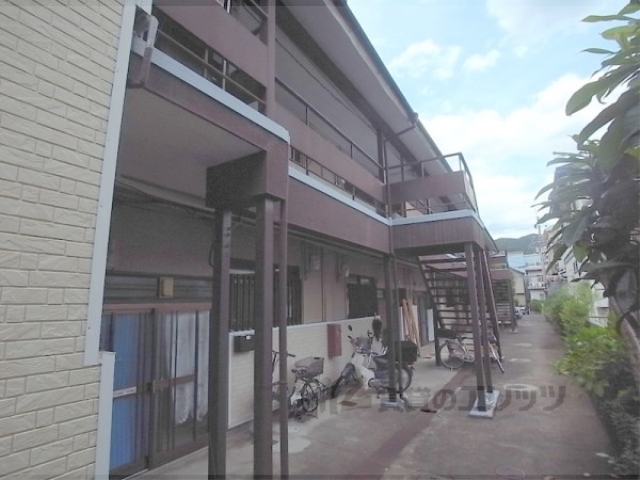 京都市山科区音羽山等地のアパートの建物外観