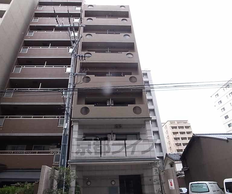 京都市中京区下妙覚寺町のマンションの建物外観