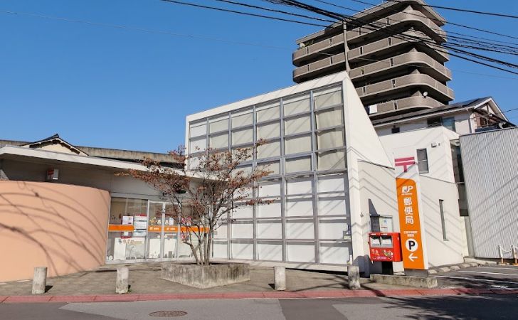 【広島市東区牛田新町のマンションの郵便局】