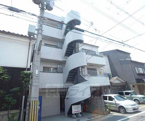 京都市右京区西京極火打畑町のマンションの建物外観