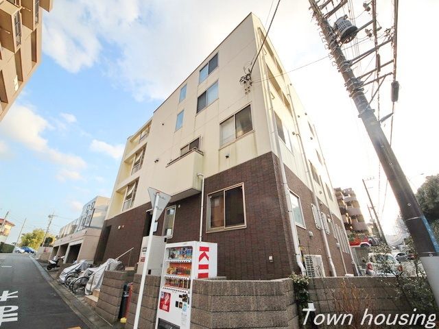 【横浜市青葉区千草台のマンションの建物外観】