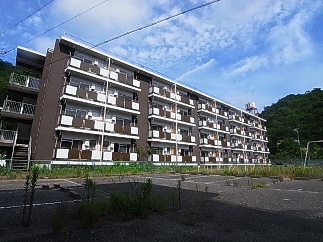 神戸市長田区雲雀ケ丘のマンションの建物外観