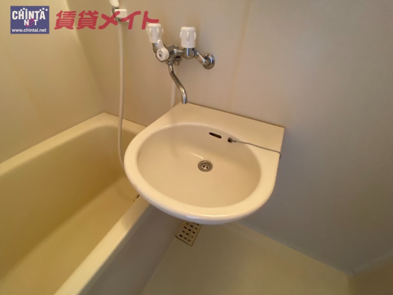 【津市城山のマンションの洗面設備】