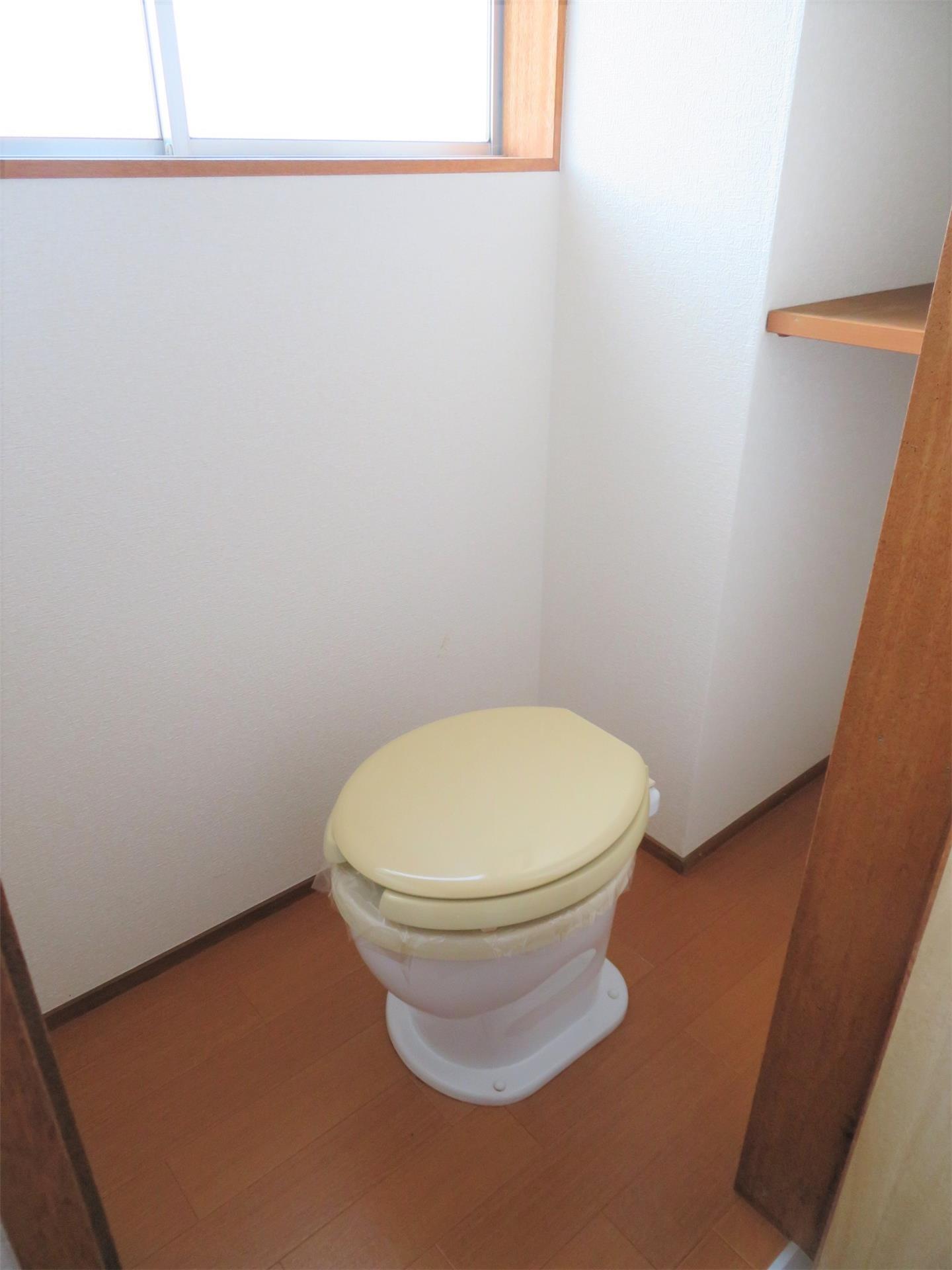トイレ　汲取り式トイレ(水は流れません)