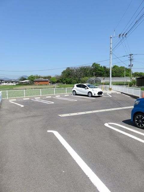 【ラフィナート高田IIの駐車場】