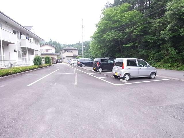 【関市平賀町のアパートの駐車場】