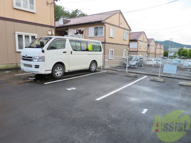 【仙台市青葉区南吉成のアパートの駐車場】