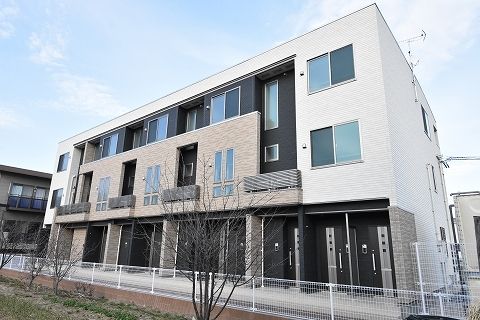 【ピアッツァ　アイ　小原田の建物外観】