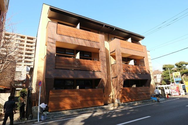 台東区上野桜木のアパートの建物外観